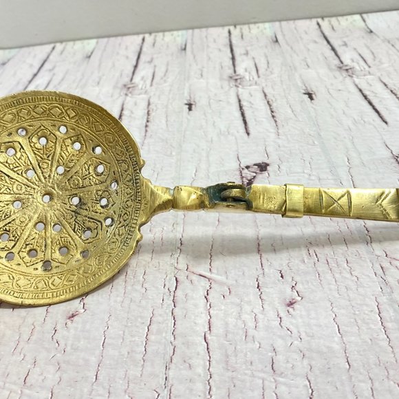 Decorative antique brass spoon with folding handle - Picture 2 of 9